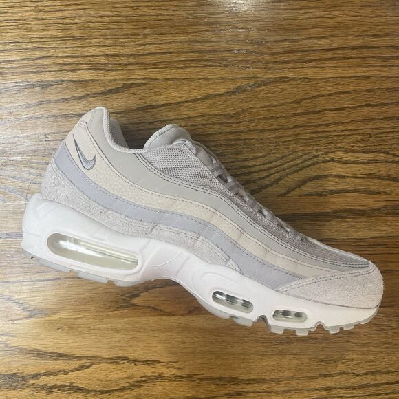 Men's Nike Air Max 95 SE Cobblestone Grey White Size 9 9.5 Shoes NEW - Picture 1 of 6